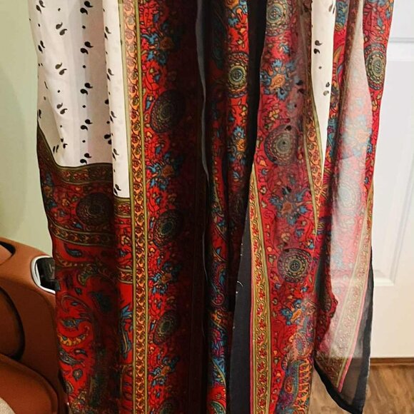 🌺 Vintage 100% Silk Oversized Scarf – Handmade in Spain - Picture 8 of 15